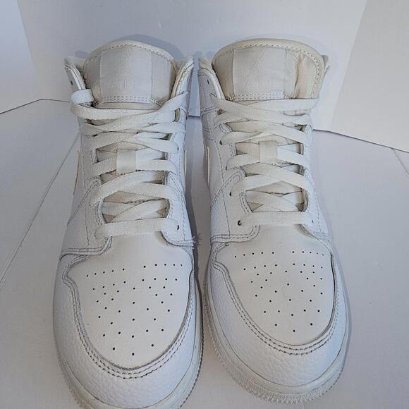 Jordan 1 Mid Triple White Sneakers 554724-130 Size 6.5 - Picture 1 of 10